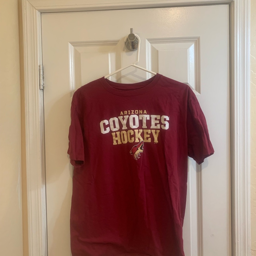 Arizona Coyotes Hockey Red Shirt (Large)